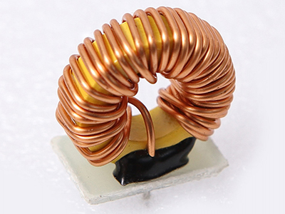 Bobina toroidal (bobina de choque de modo diferencial)
